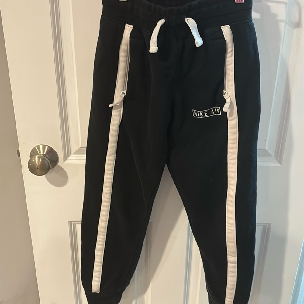 Boys medium black Nike joggers